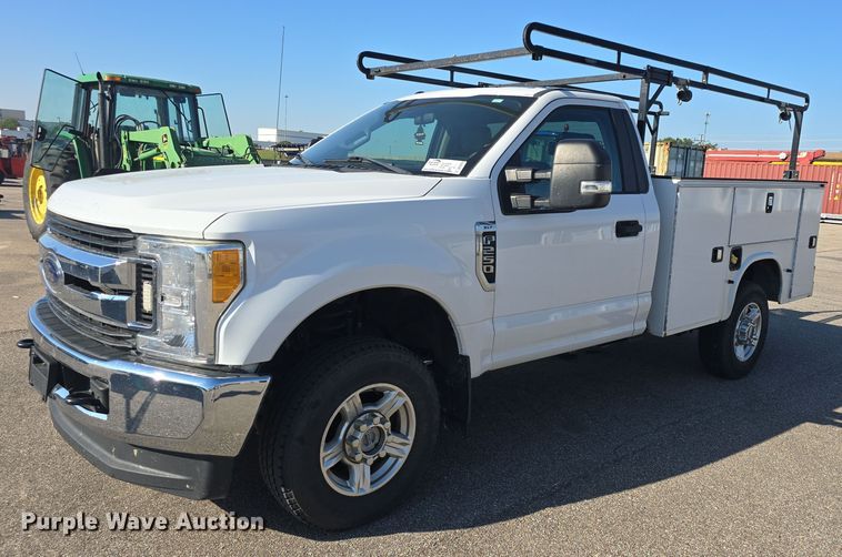 2017 Ford F250 Super Duty XLT utility bed pickup truck - DQ4604