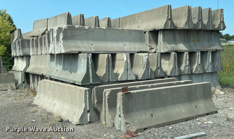  (10) concrete barriers - EK2029