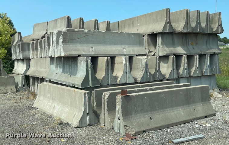  (10) concrete barriers - EK2031