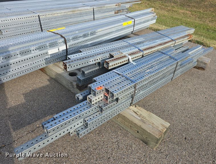 (50) sign posts - EK2156