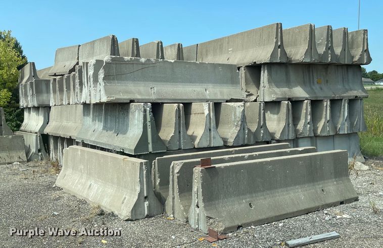  (10) concrete barriers - EK6498
