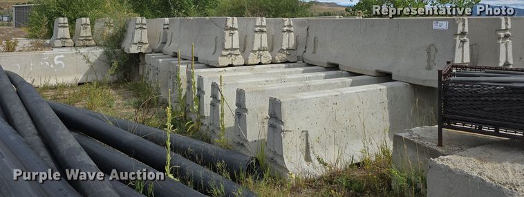 (20) concrete barriers - DS4738