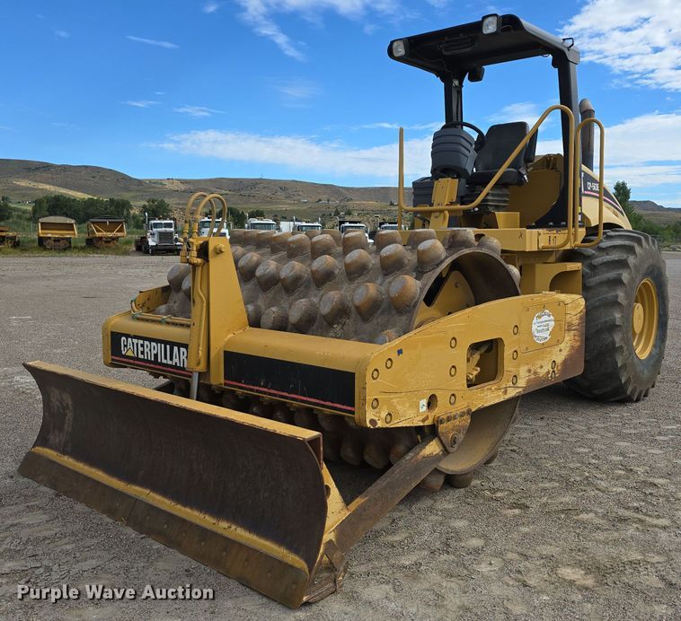 2005 Caterpillar CP-563E single drum vibratory roller - EG9855