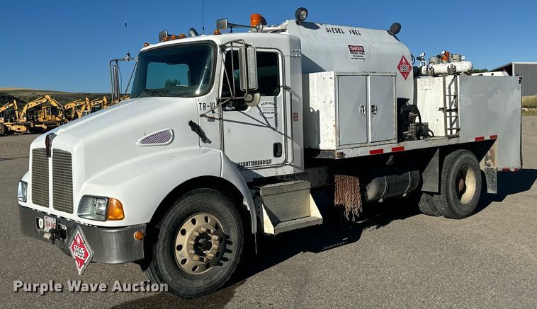 2005 Kenworth T300 fuel / lube truck - EG9864