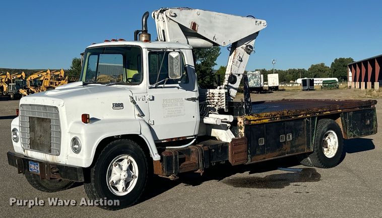 1977 Ford 7000 crane truck - LW9788