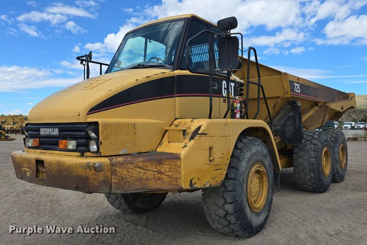 2002 Caterpillar 725 haul truck - LW9810