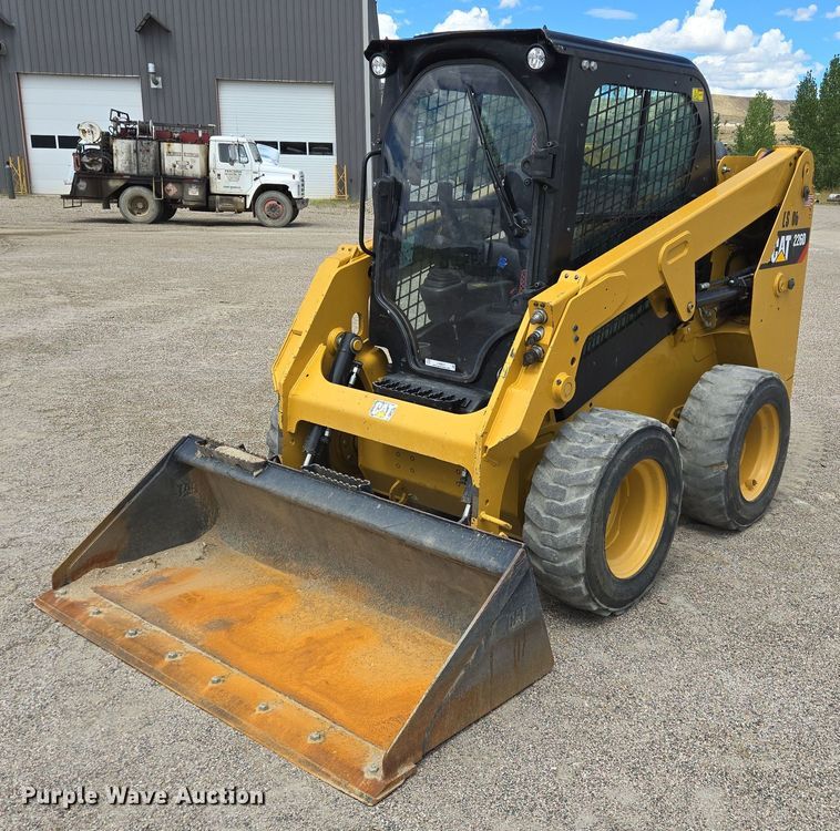2019 Caterpillar 226D skid steer loader - LW9817