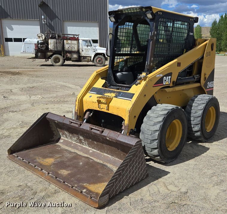 2004 Caterpillar 246B skid steer loader - LW9824