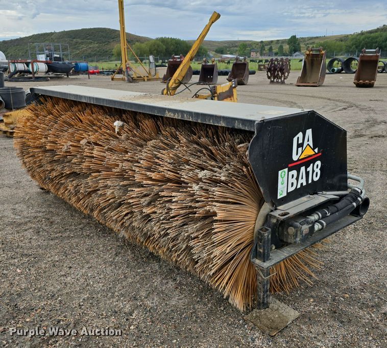 Caterpillar BA18 skid steer broom - LW9879