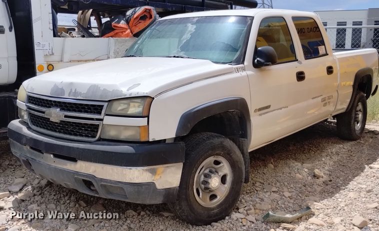 2006 Chevrolet Silverado 2500HD Crew Cab pickup truck - DP3357