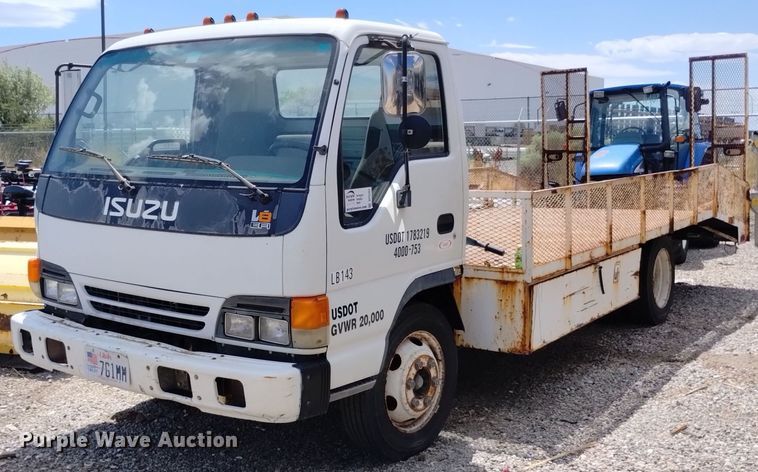 2003 Isuzu NPR flatbed truck - DP3365