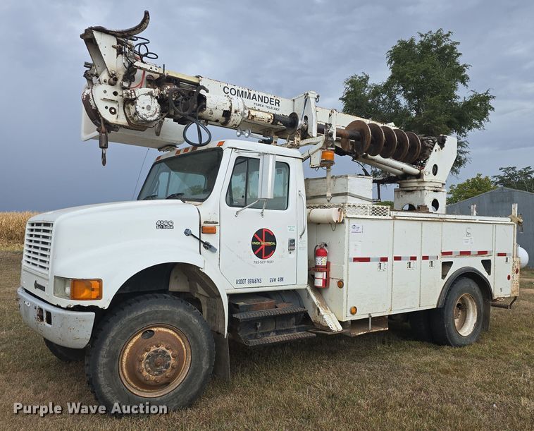 2000 International 4800 digger derrick truck - DQ5152