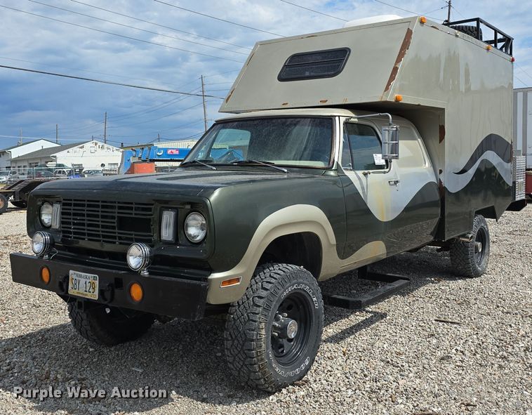1974 Dodge W200 Ext. cab pickup truck with camper  - DS4748