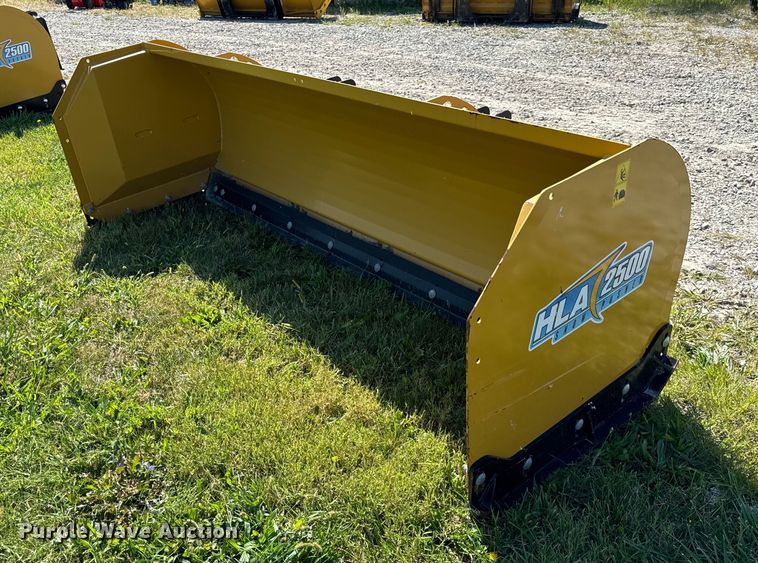 HLA 2500 skid steer snow pusher  - DV5890