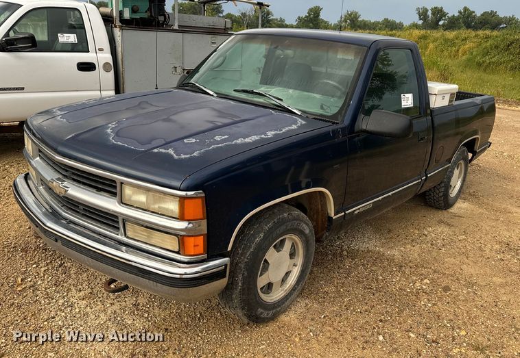 1998 Chevrolet  C1500 pickup truck - EE7512