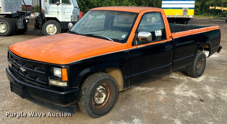 1992 Chevrolet  C1500 pickup truck - EE7577