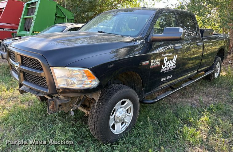 2016 Dodge Ram 3500 Crew Cab pickup truck - EE7706
