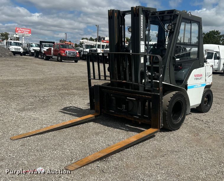 2015 Nissan 90 forklift - EG1052