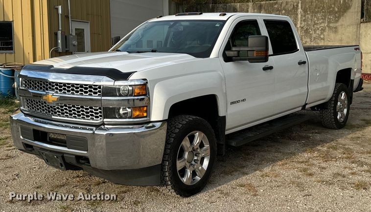 2019 Chevrolet Silverado 2500HD Crew Cab pickup truck - EG6678