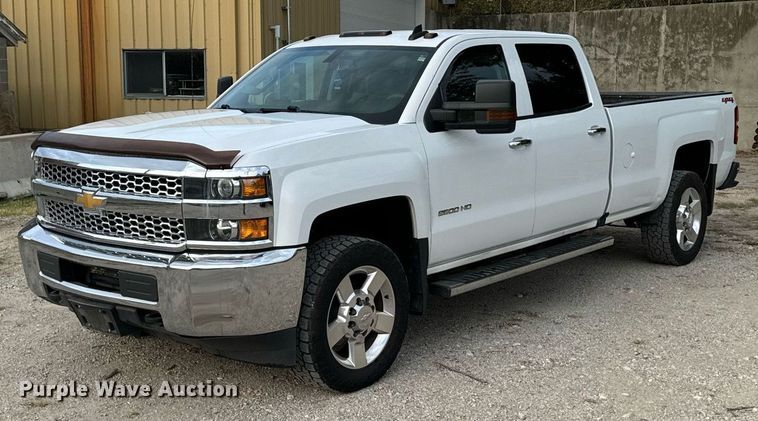 2019 Chevrolet Silverado 2500HD Crew Cab pickup truck - EG6679