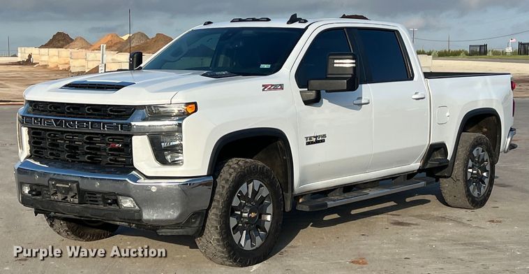 2021 Chevrolet Silverado 2500HD Crew Cab pickup truck - EJ3023