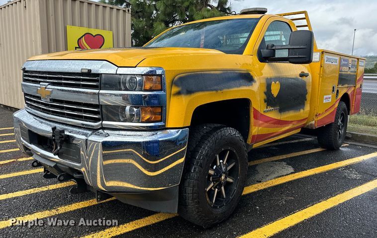 2015 Chevrolet  Silverado 3500HD utility bed pickup truck - EJ8980