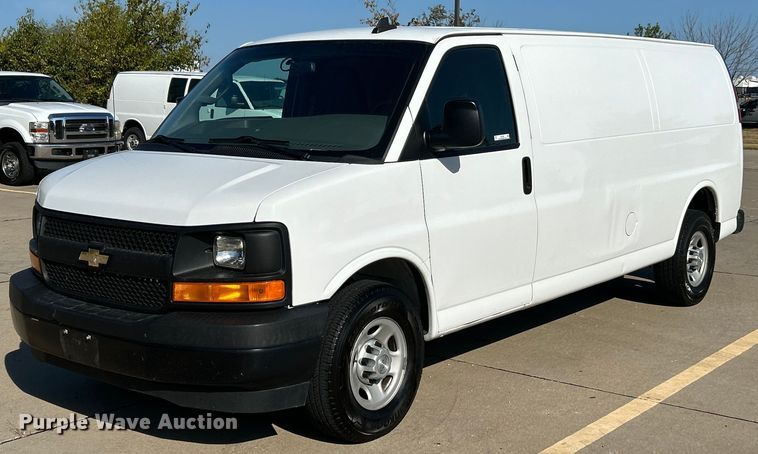 2017 Chevrolet  Express 2500 van - EK3368