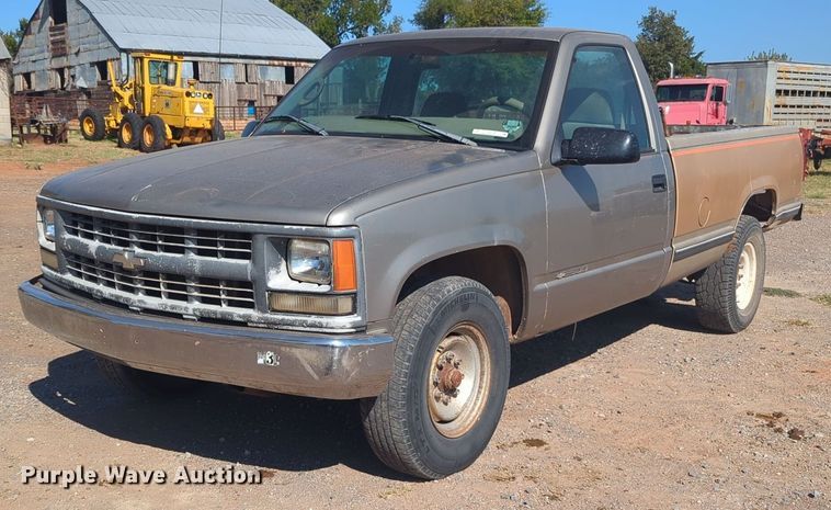 2000 Chevrolet C2500 pickup truck - EQ2190