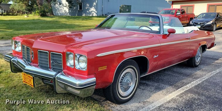 1975 Oldsmobile  Delta 88 Royale convertible  - JO9469