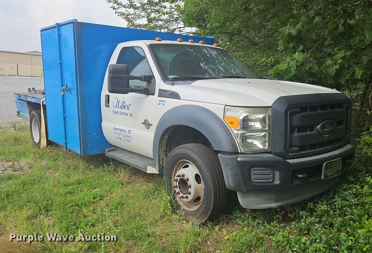 2013 Ford F550 XL flatbed truck - OJ9797