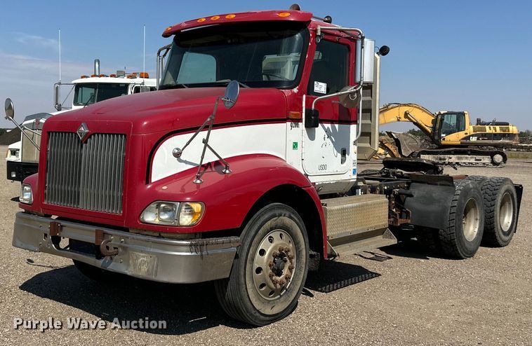 2003 International  9200i semi truck - DN0740