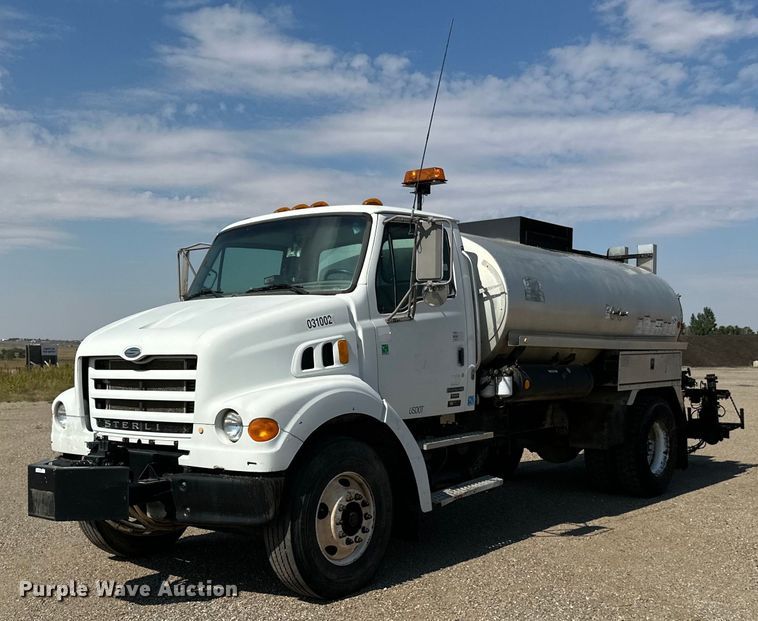 2005 Sterling  L7500 oil distributor truck - DN0745