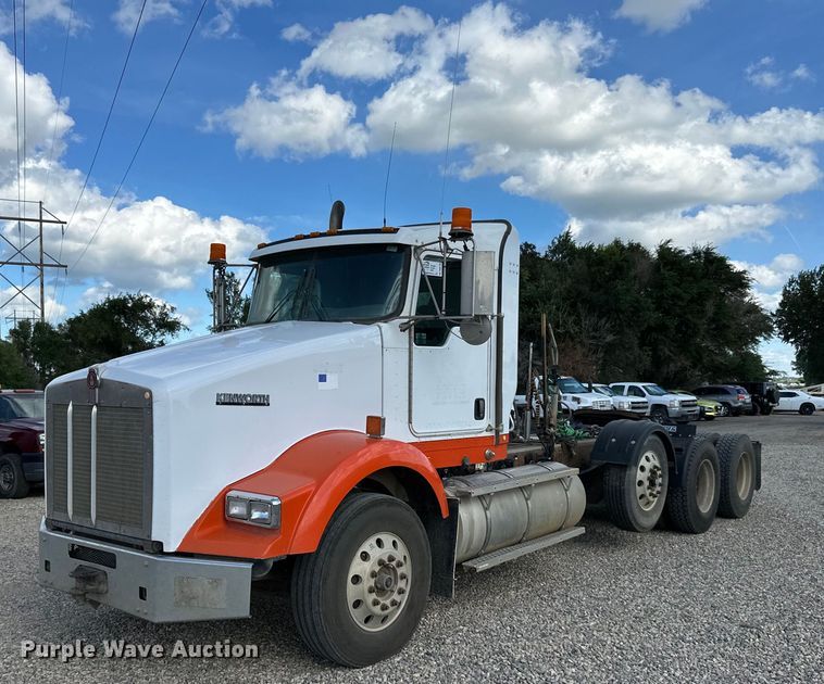 2009 Kenworth  T800 semi truck - DN0750