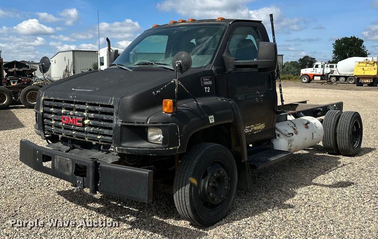 2005 GMC  C5500 truck cab and chassis - DN0753