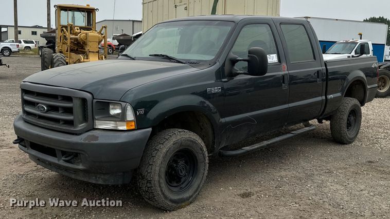2004 Ford F350 Super Duty XL Crew Cab pickup truck - DP8454