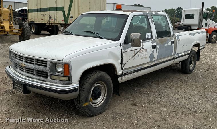 1998 Chevrolet C3500 Crew Cab pickup truck - DP8455