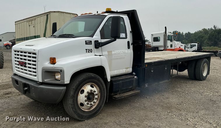2005 GMC C7500 flatbed truck - DP8458