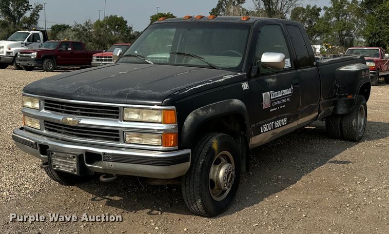 1994 Chevrolet K3500 Ext. Cab pickup truck - DP8461