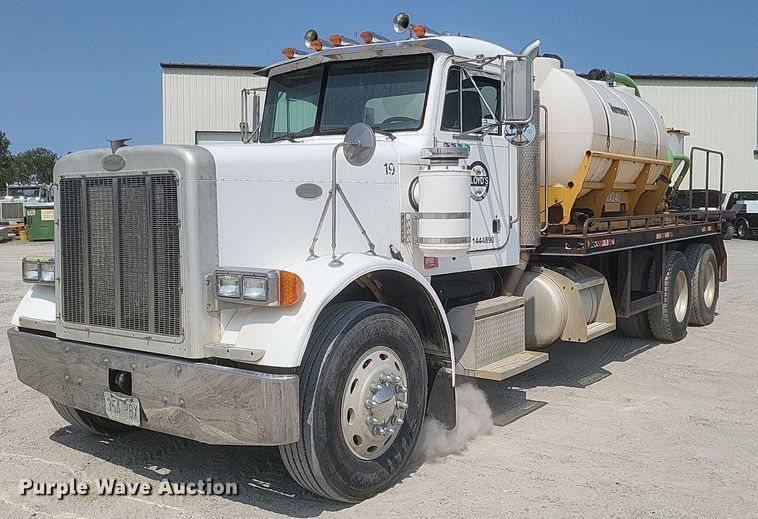 2000 Peterbilt 379 flatbed truck - DQ3629