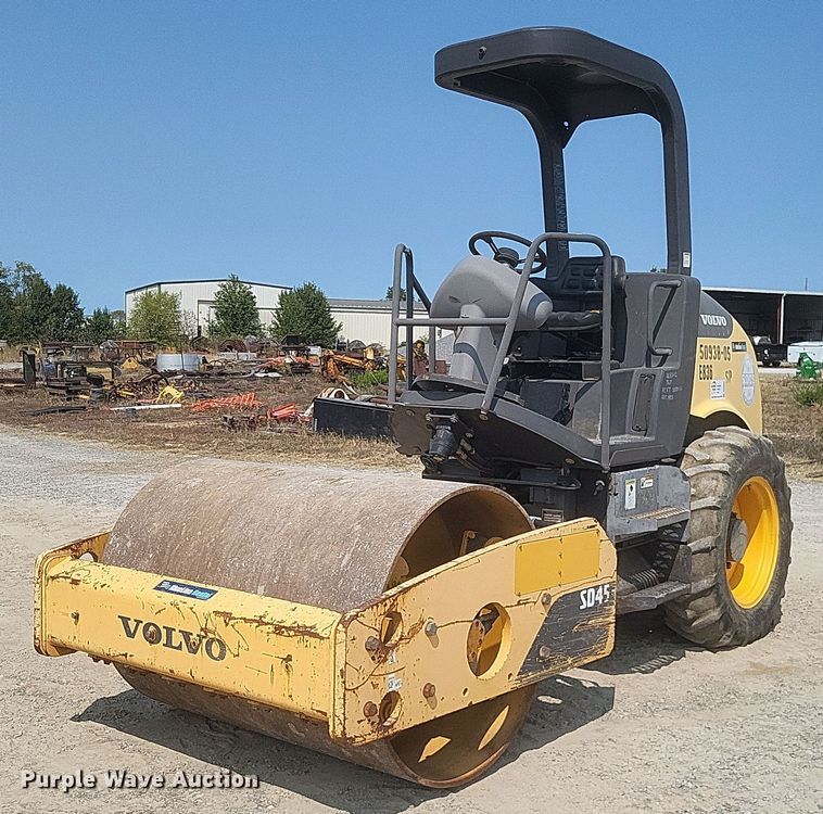2011 Volvo  SD45D single drum vibratory roller - DQ3635