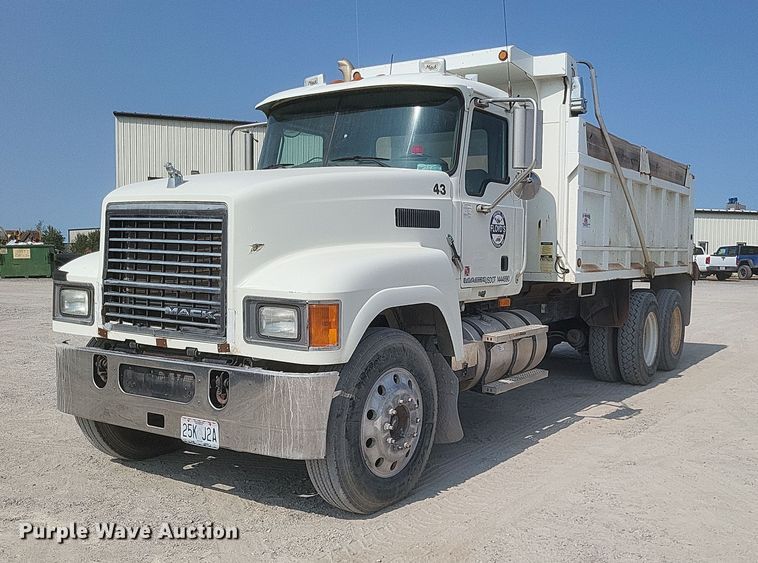2010 Mack CHU613 dump truck - DQ3641