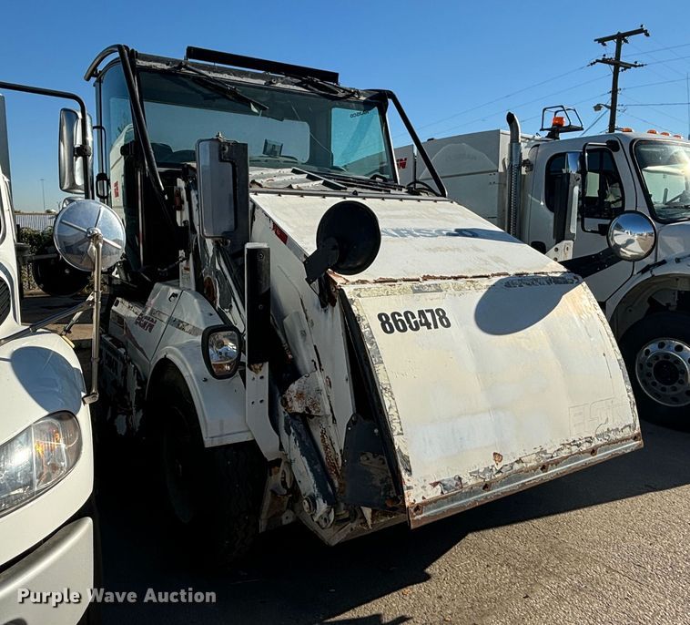 Elgin Pelican  street sweeper - DS2519