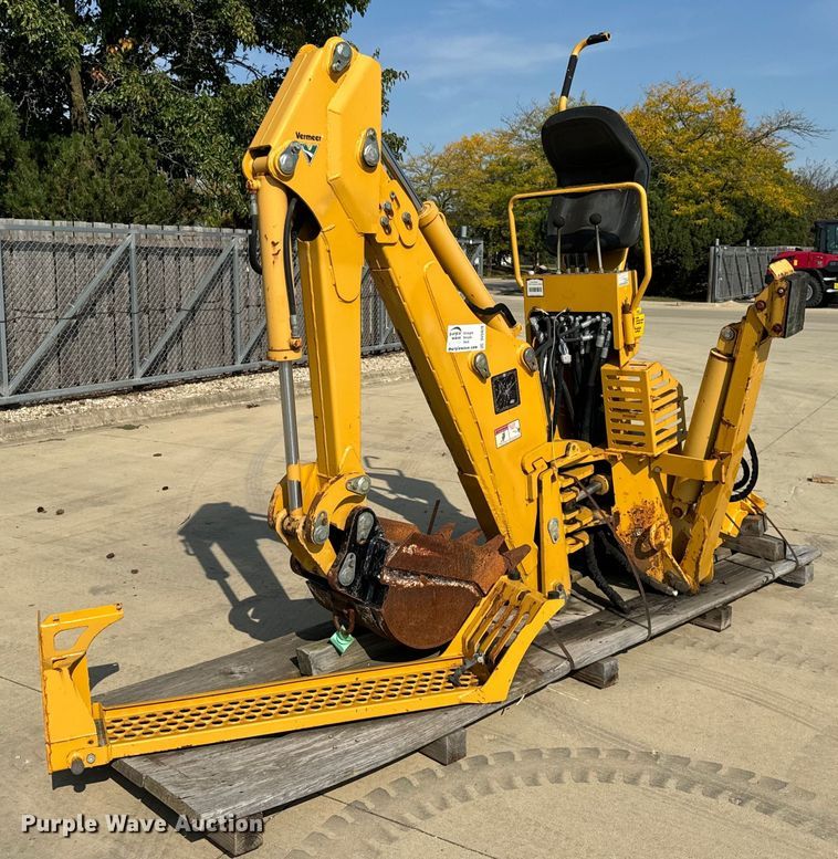 2016 Vermeer  B1250 backhoe  - DV5928