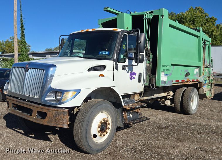 2007 International 7300 refuse truck - EE7773