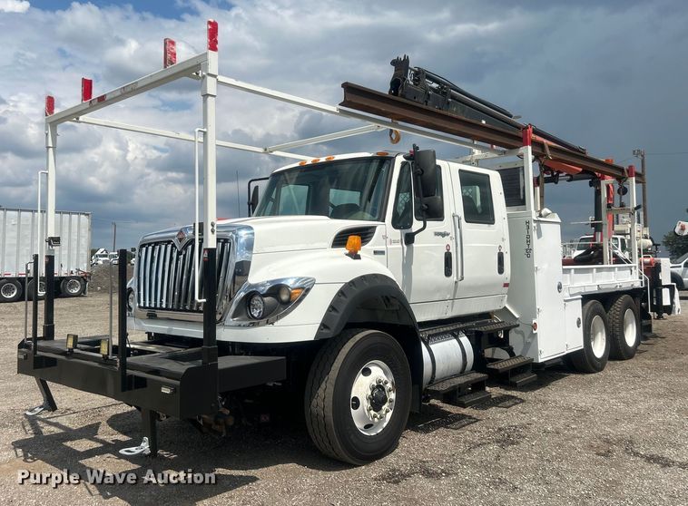 2012 International  7600 Crew Cab crane truck - EG1012