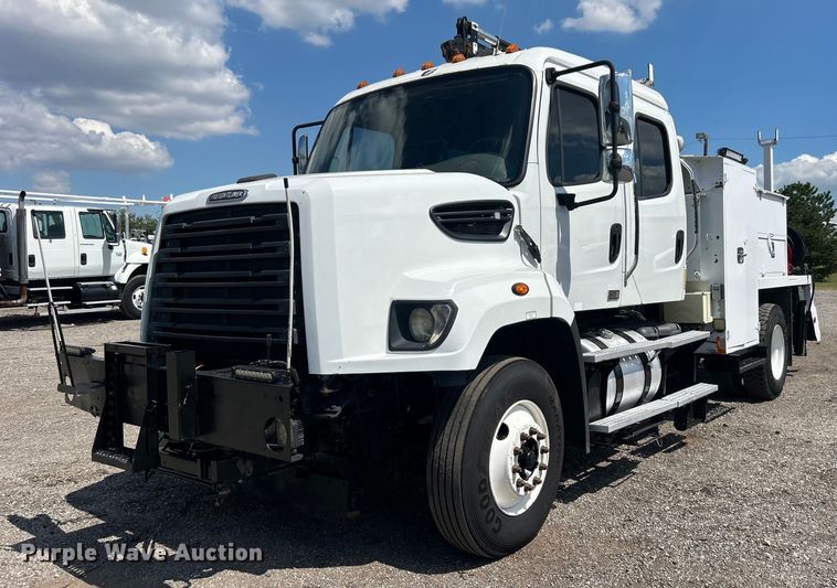 2013 Freightliner  108SD Crew Cab utility / service truck - EG1024