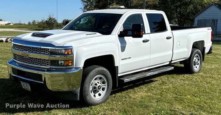 2019 Chevrolet Silverado 3500HD Crew Cab pickup truck - EG6742