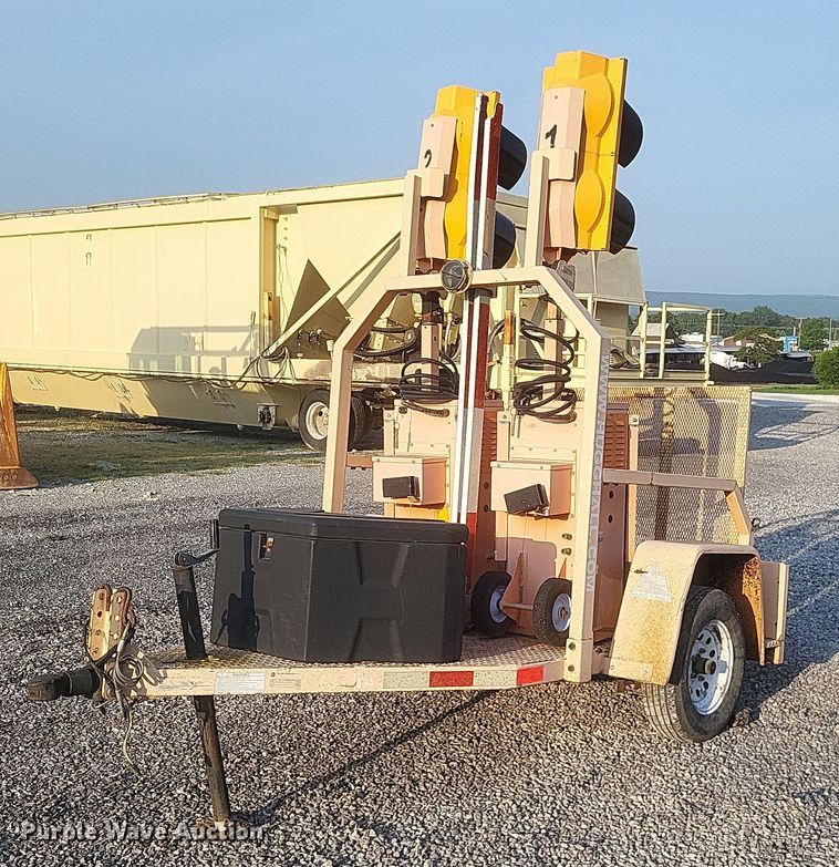 2010 American Products LLC traffic signal system with trailer - EJ8024