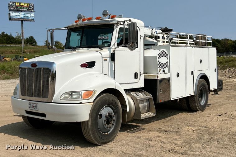2009 Peterbilt  PB335 utility / service truck - EK3311