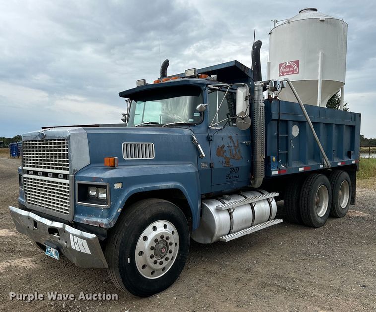 1987 Ford LTL9000 dump truck - IE9064